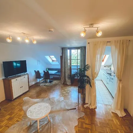 Apartment Kuschelnester Und Ferienwohnung Chiemseeglück Mit Wunderschönem Chiemseeblick Gstadt am Chiemsee