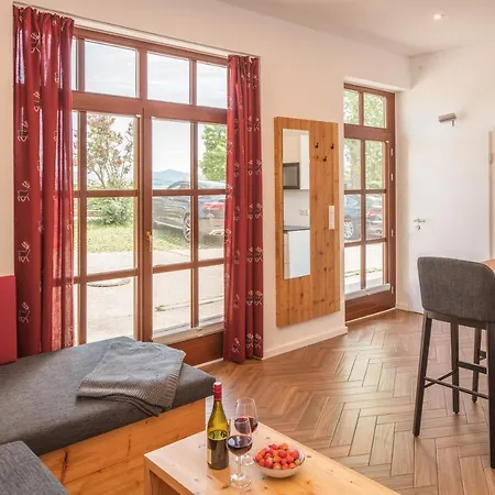 Kuschelnester Und Ferienwohnung Chiemseeglück Mit Wunderschönem Chiemseeblick *