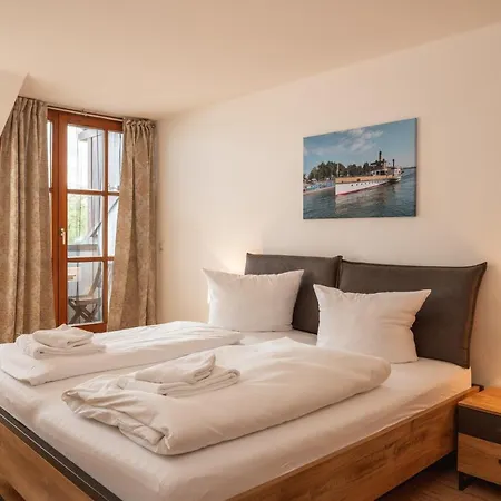 Apartment Kuschelnester Und Ferienwohnung Chiemseeglück Mit Wunderschönem Chiemseeblick