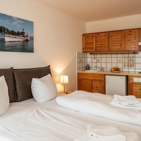 Kuschelnester Und Ferienwohnung Chiemseeglück Mit Wunderschönem Chiemseeblick *