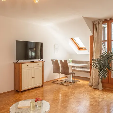 Kuschelnester Und Ferienwohnung Chiemseeglück Mit Wunderschönem Chiemseeblick Apartment Gstadt am Chiemsee